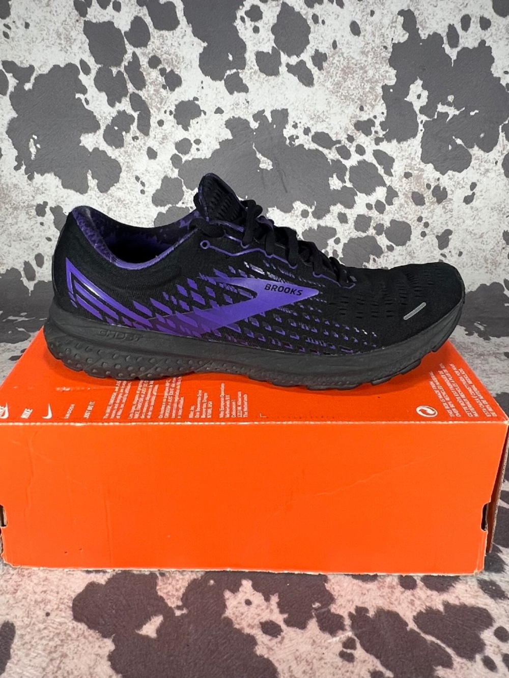 Brooks Ghost 13 in a Black/Purple colorway for men.
